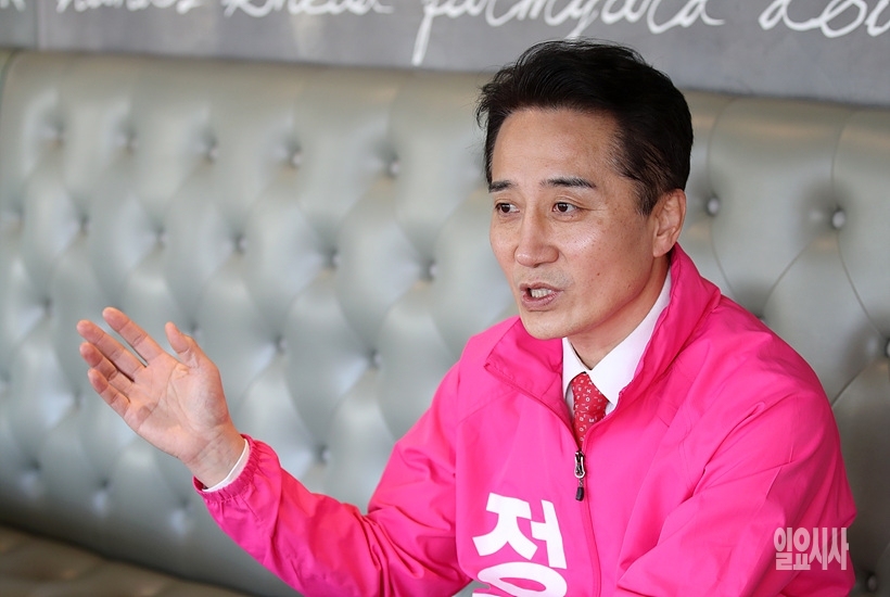 정승연 인천 연수갑 미래통합당 후보가 <일요시사>와 인터뷰를 갖고 있다. ⓒ문병희 기자 ▲ 정승연 인천 연수갑 미래통합당 후보가 일요시사와 인터뷰를 갖고 있다. ⓒ문병희 기자