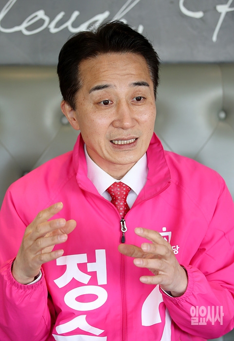 인터뷰 중인 정승연 인천 연수갑 미래한국당 후보 ⓒ문병희 기자 ▲ 인터뷰 중인 정승연 인천 연수갑 미래한국당 후보