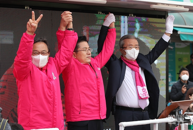 ▲ 황교안 미래통합당 후보와 김종인 총괄선대위원장이 선거운동을 하고 있다. ⓒ문병희 기자