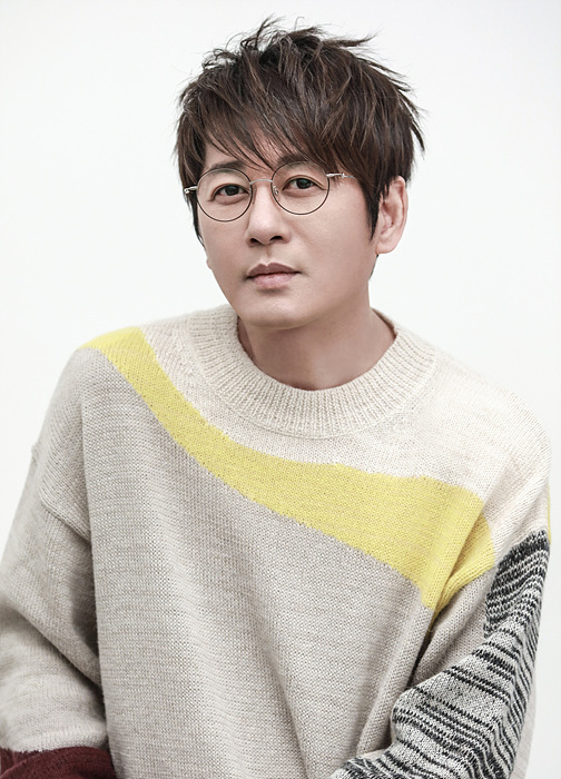 올해 30주년을 맞이한 '발라드 황제‘ 신승훈 ⓒ도로시뮤직 ▲ 올해 30주년을 맞이한 '발라드 황제‘ 신승훈 ⓒ도로시뮤직