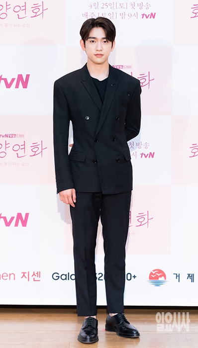 포즈 취하는 박진영 ⓒtvN ▲ 포즈 취하는 박진영 ⓒtvN