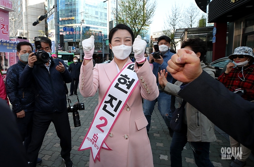 서울 송파을에 출마해 4선의 최재성 더불어민주당 후보를 물리친 배현진 미래통합당 당선인 ▲ 배현진 미래통합당 당선자