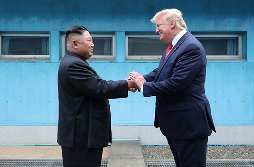 판문점서 만난 도널드 트럼프 미국 대통령과 김정은 북한 국무위원장 ▲ ▲▲ 판문점서 만난 도널드 트럼프 미국 대통령과 김정은 북한 국무위원장