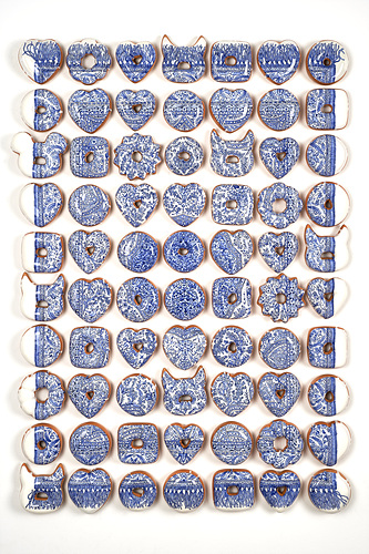 청화새를 찾는 중 Finding Blue and White Bird, 2018, 세라믹, 언더글레이즈, 산화 코발트, 유약 Ceramic, under glaze, cobalt oxide, glaze, 119x82x3.8(d)cm ▲ 청화새를 찾는 중 Finding Blue and White Bird, 2018, 세라믹, 언더글레이즈, 산화 코발트, 유약 Ceramic, under glaze, cobalt oxide, glaze, 119x82x3.8(d)cm