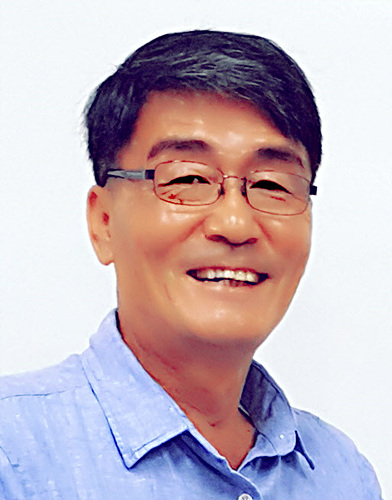 김민재 화백 ⓒ진도군장애인복지관 ▲ 김민재 화백 ⓒ진도군장애인복지관