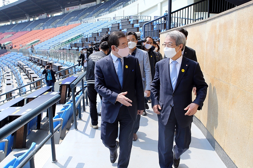 박원순 서울시장과 정운찬 KBO 총재 ▲ 박원순 서울시장과 정운찬 KBO 총재