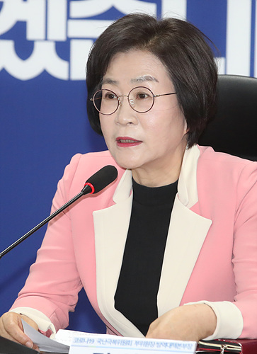 사상 최초 여성으로 국회의장단에 들어갈 수 있을지 관심이 모아지고 있는 김상희 더불어민주당 의원 ▲ 국회의장단에 첫 유리벽을 깰 수 있을지 관심이 모아지고 있는 김상희 더불어민주당 의원