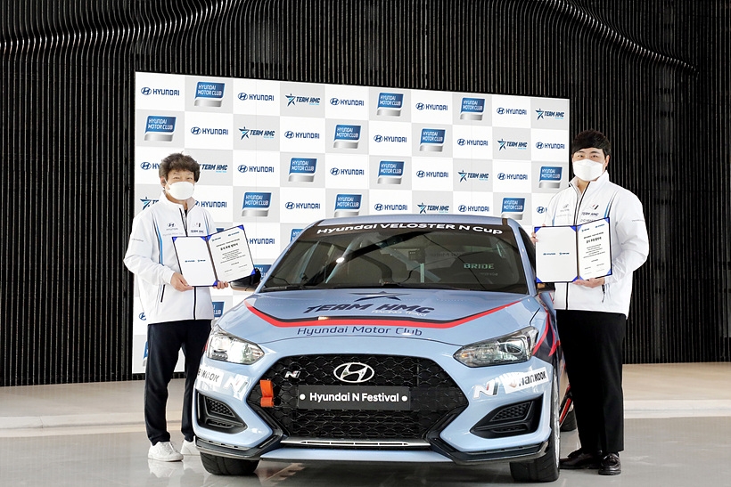 현대자동차가 아마추어 동호회 레이싱팀 TEAM HMC을 4년 연속으로 후원한다고 밝혔다. ▲ ▲ 현대자동차가 아마추어 동호회 레이싱팀 TEAM HMC을 4년 연속 후원한다고 밝혔다.