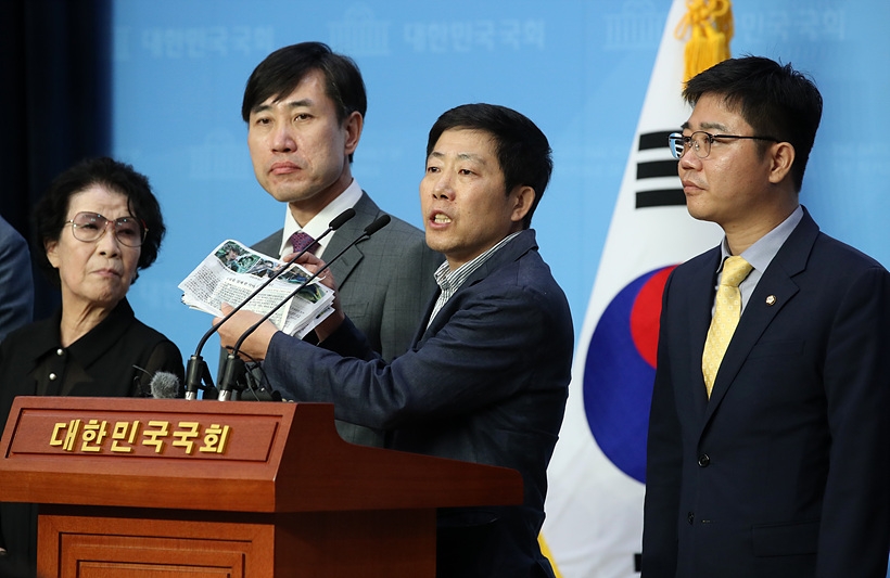 국회 소통관서 기자회견 갖는 박상학 자유북한운동연합 대표 ▲ 국회 소통관서 기자회견 갖는 박상학 대표