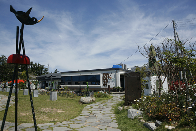 금산초등학교 연홍분교를 리모델링한 연홍미술관 ▲ 금산초등학교 연홍분교를 리모델링한 연홍미술관