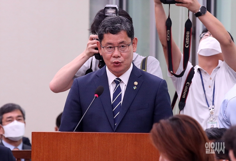 국회 외교통일위원회 전체회의에 앞서 업무보고하는 김연철 전 통일부 장관 ⓒ문병희 기자 ▲ 업무보고하는 김연철 전 통일부 장관