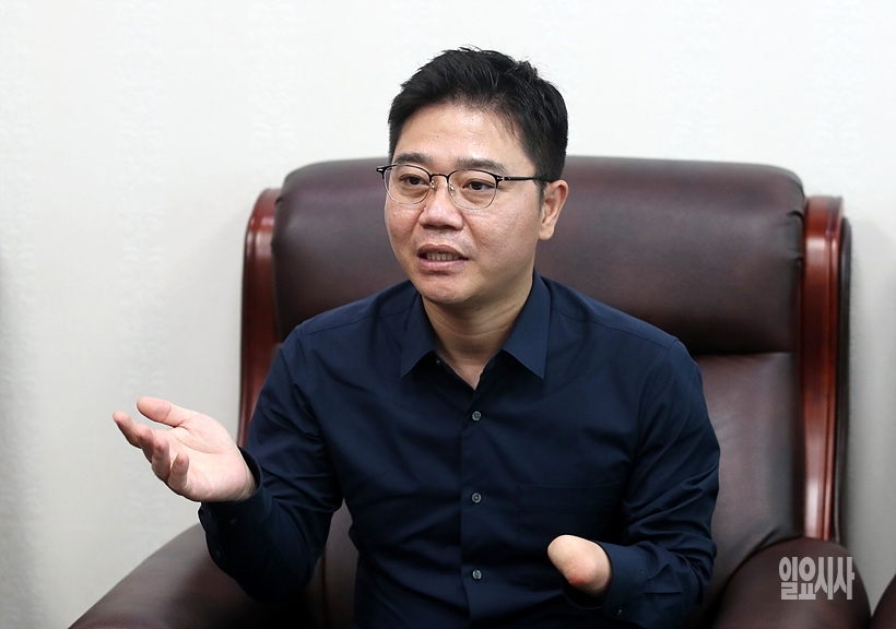 <일요시사>와 인터뷰 갖는 탈북민 출신 지성호 미래통합당 의원 ▲ 일요시사와 인터뷰 갖는 지성호 미래통합당 의원