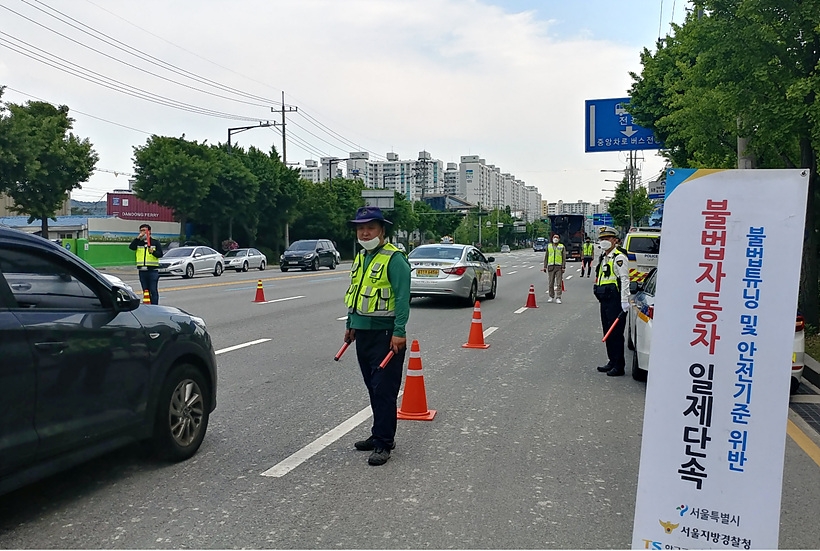 불법자동차 일제 단속 펼치는 서울시와 지방경철청 ⓒ서울시 ▲ ⓒ서울시