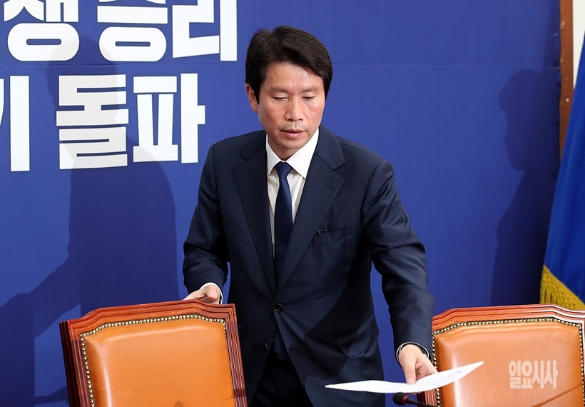 최근 아들의 군면제 및 유학 논란이 제기된 이인영 통일부 장관 후보자 ⓒ문병희 기자 ▲ 이인영 통일부 장관 후보자