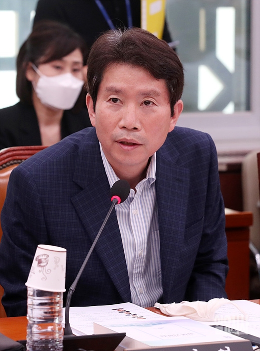 이인영 통일부 장관이 인사청문회를 통과할 수 있을 것인지 관심이 쏠리고 있다. ⓒ문병희 기자 ▲ 이인영 통일부 장관이 인사청문회를 통과할 수 있을 것인지 관심이 쏠리고 있다. ⓒ문병희 기자