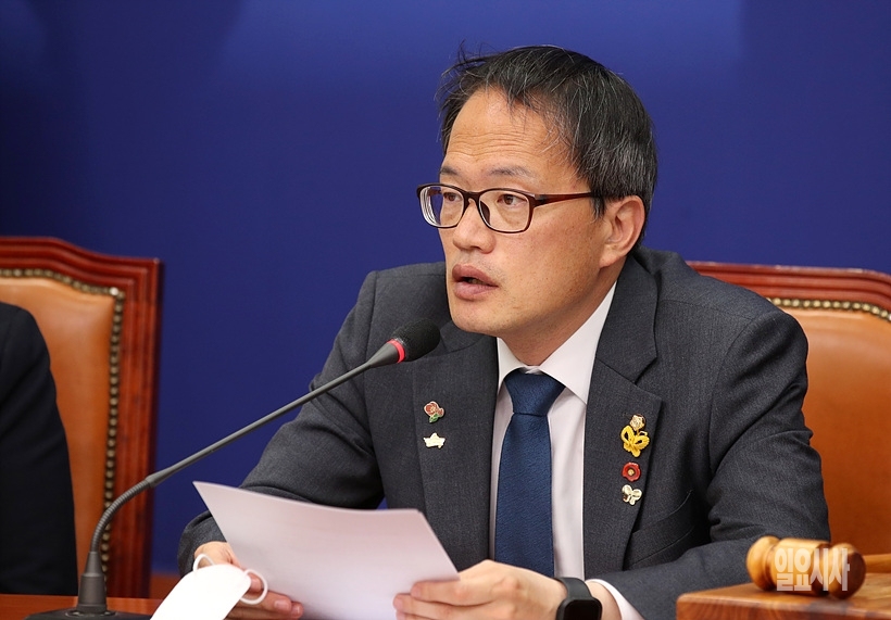 최고위원회의서 발언하는 박주민 최고위원 ⓒ문병희 기자 ▲ 최고위원회의서 발언하는 박주민 최고위원 ⓒ문병희 기자