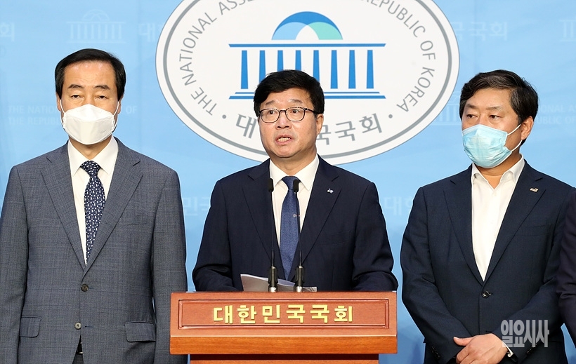 국회 소통관서 기자회견 갖는 염태영 수원시장 ⓒ문병희 기자 ▲ ⓒ문병희 기자