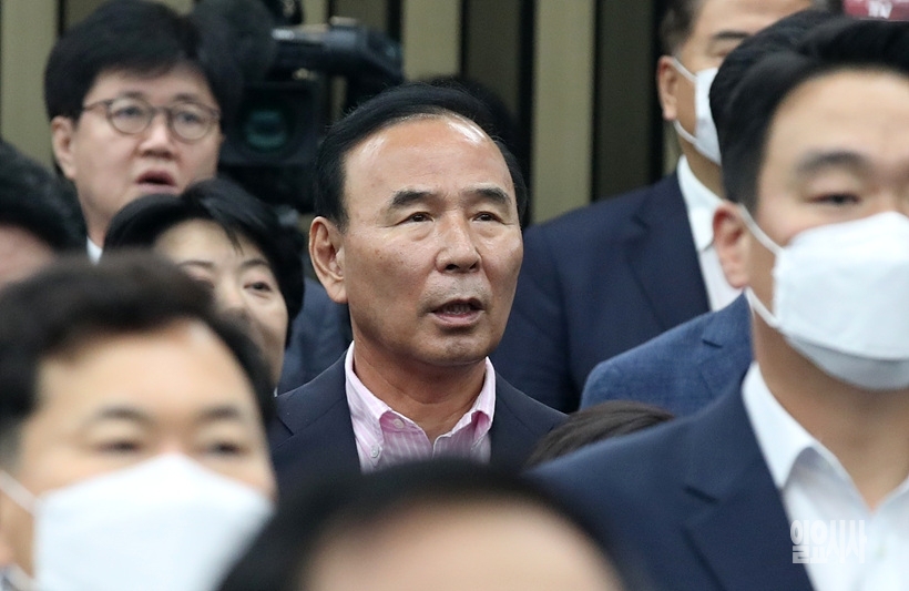 부동산 재벌로 알려져 있는 박덕흠 미래통합당 의원 ⓒ문병희 기자 ▲ 부동산 재벌로 알려져 있는 박덕흠 미래통합당 의원 ⓒ문병희 기자