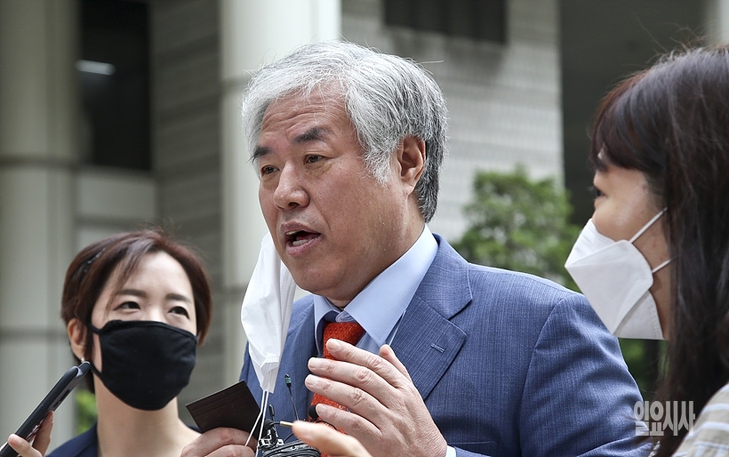 발언하는 전광훈 사랑제일교회 담임목사 ⓒ고성준 기자 ▲ 발언하는 전광훈 사랑제일교회 담임목사 ⓒ고성준 기자