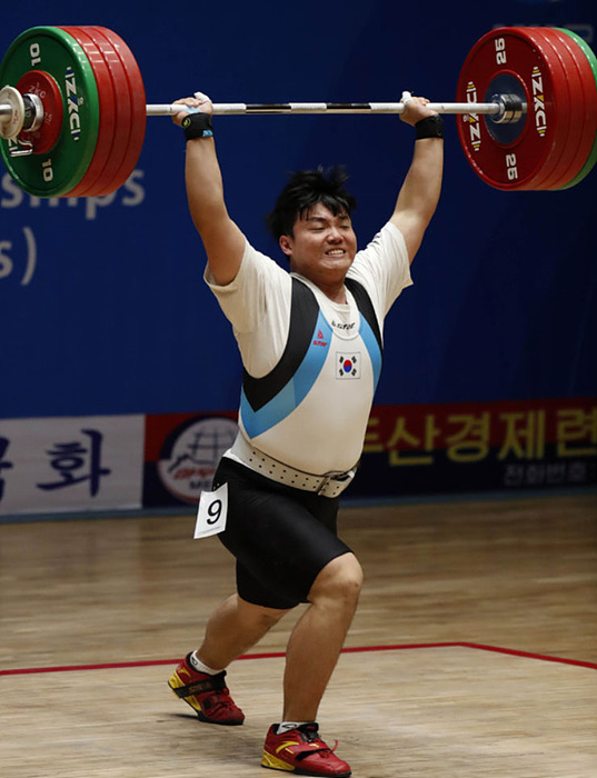 최근 한국 주니어 신기록 사냥에 성공한 역도 황상운 선수 ▲ 역도 황상운 선수