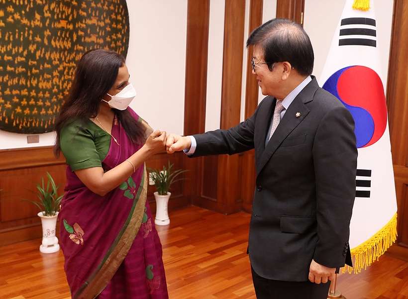 스리프리야 랑가나탄 주한인도대사 예방 받는 박병석 국회의장