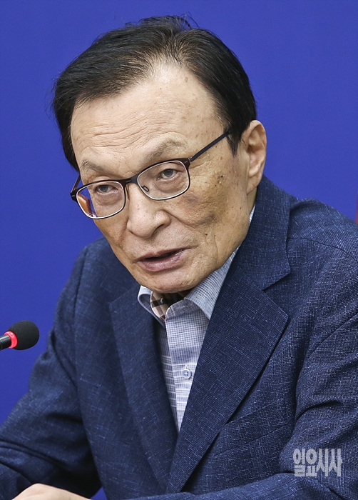 최근 ‘상왕정치설’의 중심에 선 이해찬 전 더불어민주당 대표 ⓒ고성준 기자 ▲ 이해찬 전 더불어민주당 대표 ⓒ고성준 기자