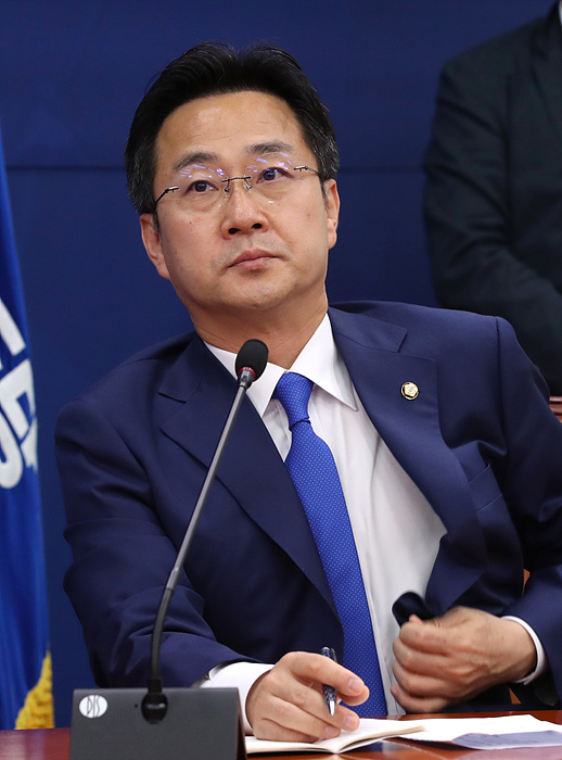 최근 추미애 법무부 장관의 아들 관련 논란에 ‘안중근 의사’를 비유해 입길에 올랐던 박성준 더불어민주당 원내대변인 ▲ 박성준 더불어민주당 원내대변인