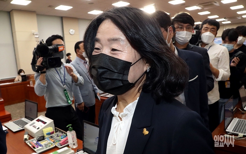 당원권 정지 결정이 내려진 윤미향 더불어민주당 의원 ⓒ고성준 기자 ▲ 윤미향 더불어민주당 의원 ⓒ고성준 기자
