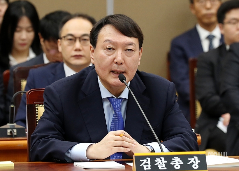 지난해 국정감사에 출석해 답변하는 윤석열 검찰총장 ▲ 지난해 국정감사에 출석해 답변하는 윤석열 검찰총장