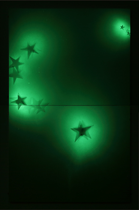 Seven Stars, 2020, 152.5 x 243(121.5x2)x 3.5 cm ▲ Seven Stars, 2020, 152.5 x 243(121.5x2)x 3.5 cm