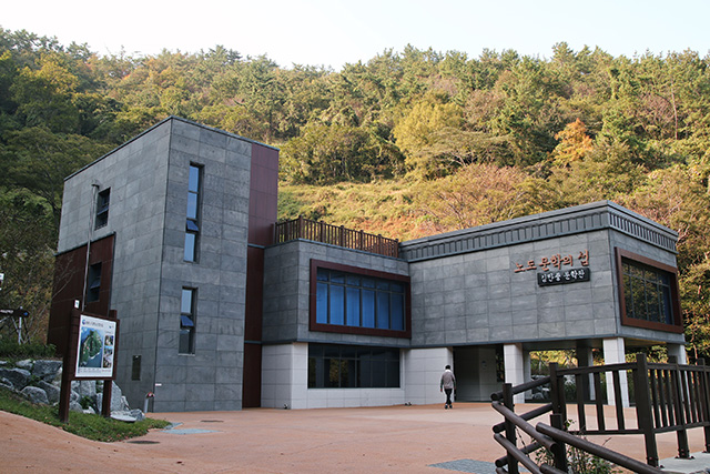서포가 살던 초가 자리에 들어선 김만중문학관 ▲ 서포가 살던 초가 자리에 들어선 김만중문학관