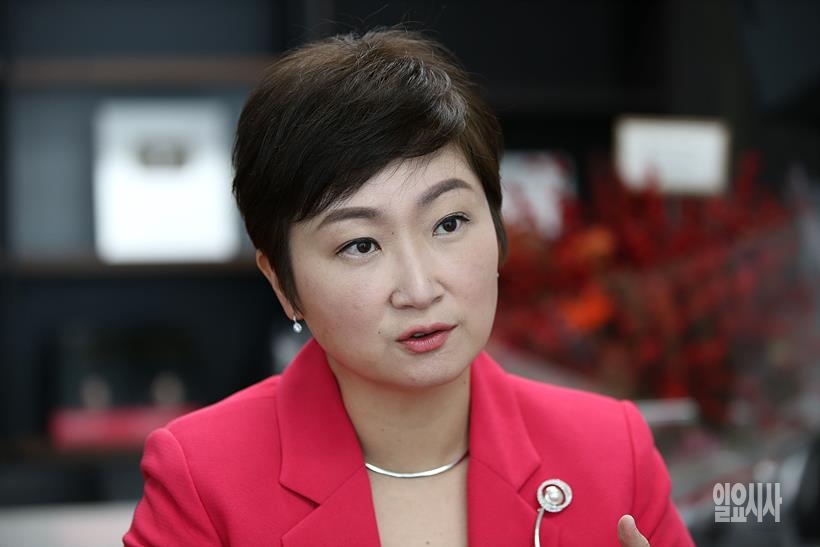 부산시장 선거에 도전장 내민 이언주 전 국민의힘 의원 ⓒ박성원 기자 ▲ 부산시장 선거에 도전장 내민 이언주 전 의원 ⓒ박성원 기자