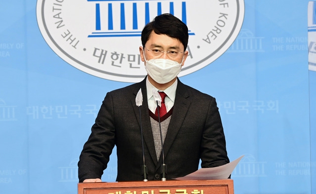 성폭행 의혹을 받자 지난 8일, 국민의힘 탈당을 선언한 김병욱 의원 ▲ 성폭행 의혹을 받자 지난 8일, 국민의힘 탈당을 선언한 김병욱 의원