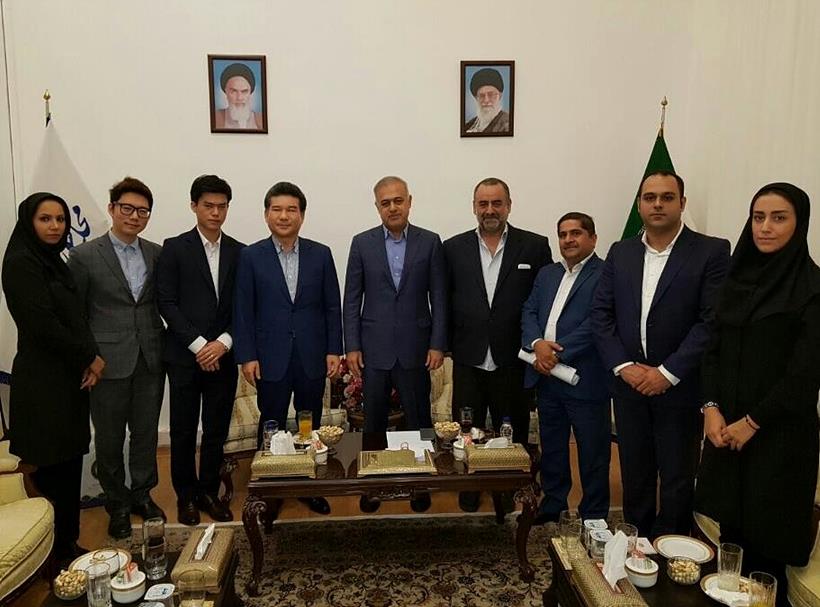 이란 국가안보위 실력자 애슈리(Ashouri Taziani, 사진 가운데)와 윤석헌 전 한·이란상공회의소 회장(왼쪽에서 네 번째) ▲ ▲이란 국가안보위 실력자 애슈리(Ashouri Taziani, 사진 가운데)와 윤석헌 전 한·이란상공회의소 회장