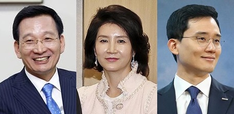 (사진 왼쪽부터)김상열 호반그룹 회장, 우현희 태성문화재단 이사장, 김대헌 호반그룹 사장 ▲ (사진 왼쪽부터)김상열 호반그룹 회장, 우현희 태성문화재단 이사장, 김대헌 호반그룹 사장