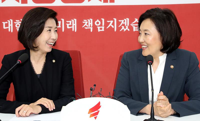 4·7 서울시장 보궐선거에 출마한 박영선(사진 오른쪽)·나경원 여야 후보 ▲ 4·7 서울시장 보궐선거에 출마한 박영선·나경원 여야 후보