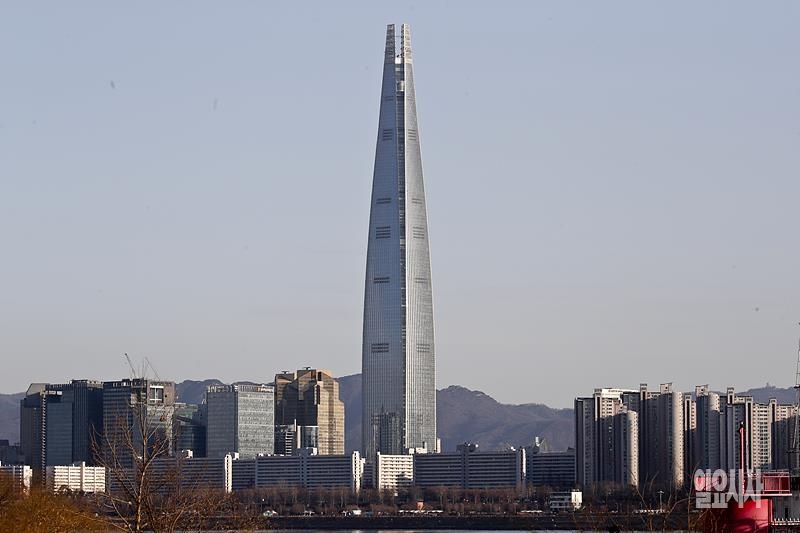 롯데월드 타워 ⓒ고성준 기자 ▲ 롯데월드 타워 ⓒ고성준 기자