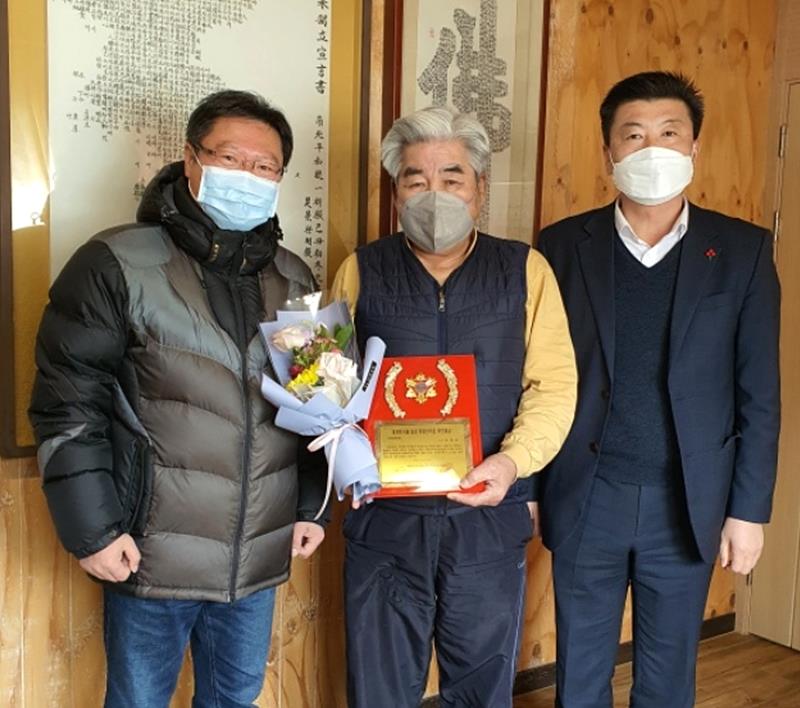 ‘대한민국을 빛낸 자랑스러운 국민 대상’을 수상한 양영모 추사서예가 ▲ 양영모 서예가