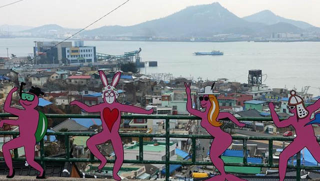 마을과 바다가 내려다보이는 보리마당로의 포토 존 ▲ 마을과 바다가 내려다보이는 보리마당로의 포토 존