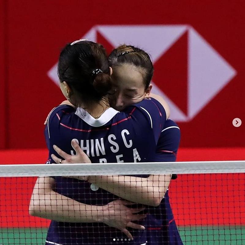 태국서 열린 2020 BWF 월드투어 파이널 여자복식 결승전 직후 얼싸안은 이소희-신승찬 선수 ▲ 얼싸안은 이소희-신승찬 선수
