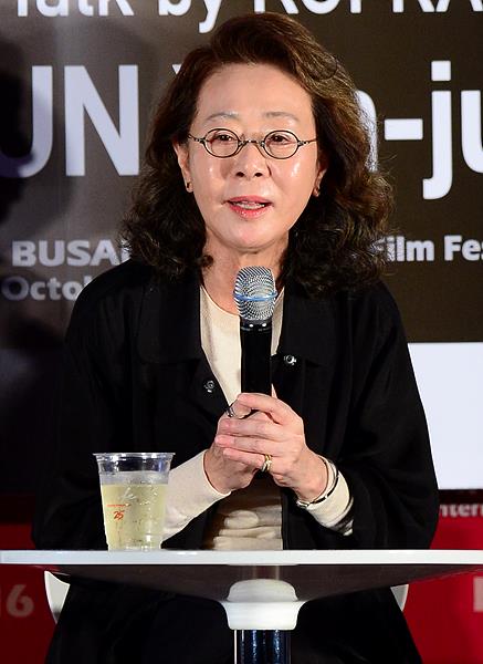 배우 윤여정 ▲ 배우 윤여정