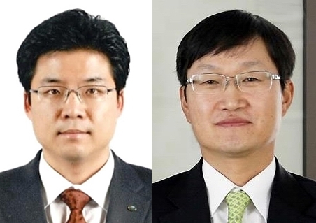 (사진 왼쪽부터)이상준 현대약품 사장과 김영학 전 사장 ⓒ현대약품 ▲ ▲ (사진 왼쪽부터)이상준 현대약품 사장과 김영학 전 사장 ⓒ현대약품