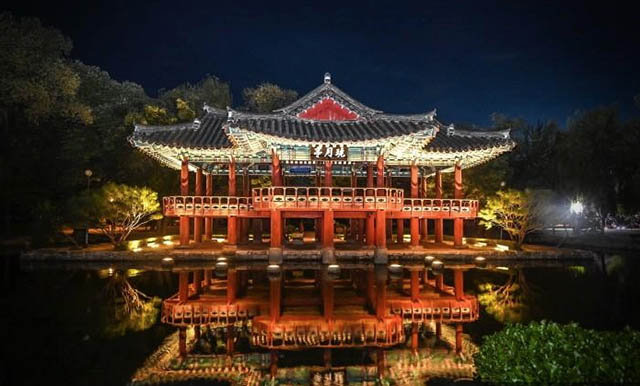 물에 비친 남원 광한루원 완월정의 야경 ▲ 물에 비친 남원 광한루원 완월정의 야경