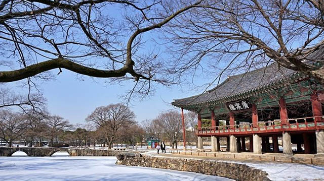 오작교와 어우러진 광한루의 겨울 풍경 ▲ 오작교와 어우러진 광한루의 겨울 풍경