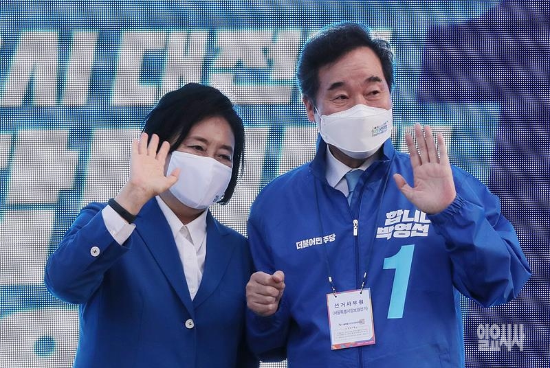 박영선 더불어민주당 서울시장 후보와 이낙연 전 대표 ⓒ국회사진취재단 ▲ 박영선 더불어민주당 서울시장 후보와 이낙연 전 대표 ⓒ국회사진취재단