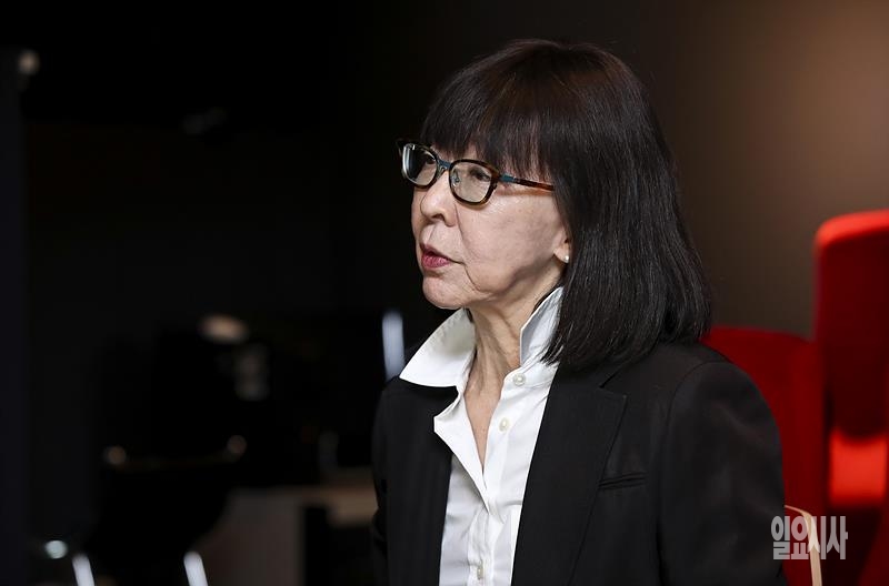 ‘미나리’ 수입사 판씨네마 백명선 대표가 지난달 24일, 서울 종로구 소재의 판씨네마에서 <일요시사>와 인터뷰를 갖고 있다. ⓒ고성준 기자 ▲ ‘미나리’ 수입사 판씨네마 백명선 대표가 일요시사와 인터뷰를 갖고 있다. ⓒ고성준 기자