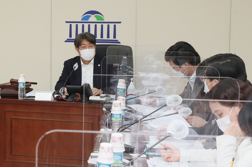 국회정보화추진위원회의를 주재 중인 이춘석 국회사무총장 ▲ 국회정보화추진위원회를 추진 중인 이춘석 국회사무총장