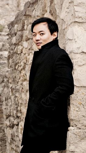 피아니스트 윤홍천 ▲ 피아니스트 윤홍천