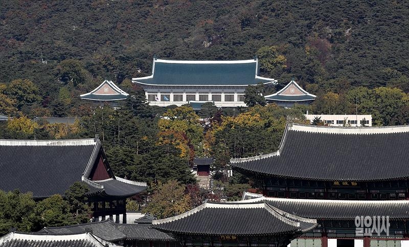 지난 7일, 4·7 재보궐선거가 여당의 참패로 끝나면서 청와대 개각 시계가 빨리 돌고 있는 것으로 알려졌다. ⓒ고성준 기자 ▲ 지난 7일, 4·7 재보궐선거가 여당의 참패로 끝나면서 청와대 개각 시계가 빨리 돌고 있는 것으로 알려졌다. ⓒ고성준 기자